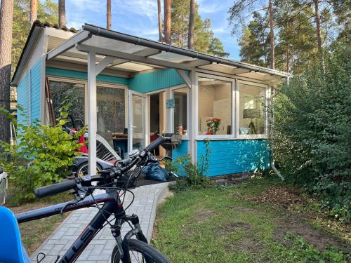 a bike parked in front of a blue house at Belle ILE in Lychen