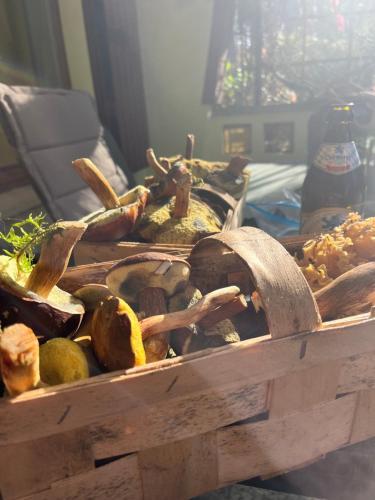 a wooden basket filled with lots of different types of vegetables at Belle ILE in Lychen