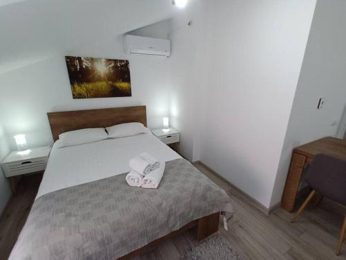 En eller flere senge i et værelse på Old Town Studio 1 Apartment nr 3