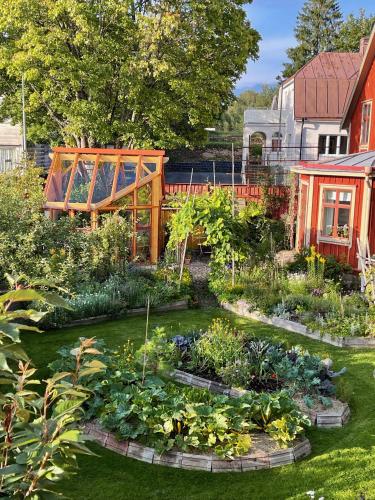 Un jardín fuera de Lilla Hotellet