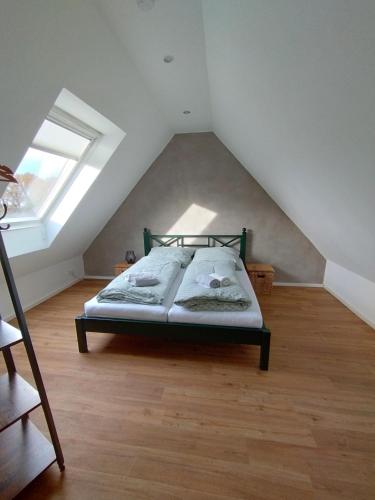 a bedroom with a bed in a attic at Ferienwohnung Schmidt in Schüttorf