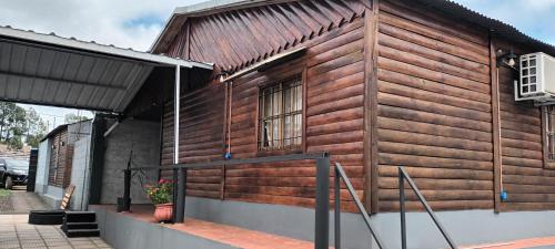 a wooden building with a window on the side of it at Cabañas niño9 in Villa Dolores