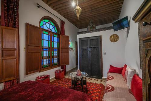 Riad Les Idrissides Chez LEAにあるシーティングエリア