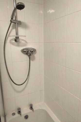 a shower with a shower head in a bathroom at Oliver Wests Beautiful 2 Bedroom Sleeps 4 Apartment in Scarborough