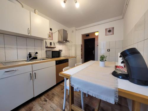 Η κουζίνα ή μικρή κουζίνα στο Morrison Home Covasna