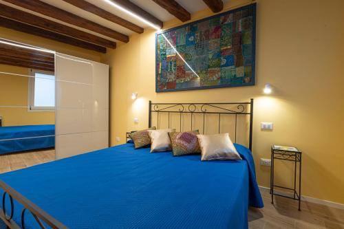 Postel nebo postele na pokoji v ubytování DELUXE DOUBLE ROOM in VENICE CENTRE