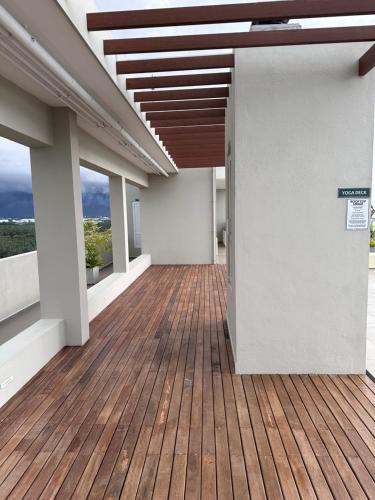Fotografie z fotogalerie ubytování Joansa Luxury Beachfront Apartment v destinaci Uswetakeiyawa