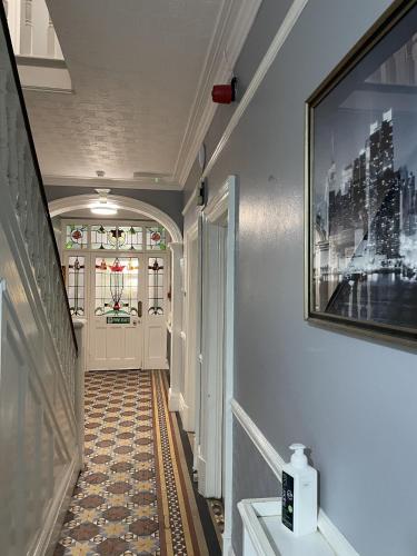 a hallway with a walkway with a stained glass window at Emerald Residence in York