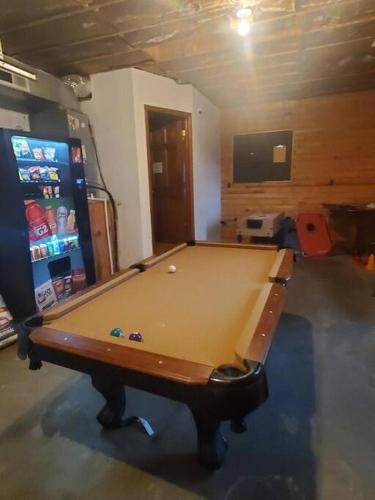 Biliár nebo kulečník v ubytování Buffalo River Lodge St Joe AR