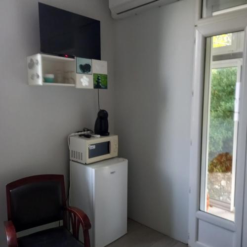 Petit studio parmi les pins et les cypres