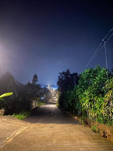 an empty road at night with the sky at Bao Loc Homestay in Bao Loc