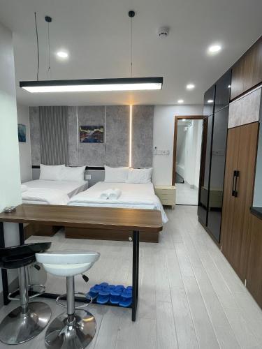 Postel nebo postele na pokoji v ubytování Lagi Beach Hotel