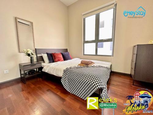 Cama o camas de una habitación en Silver Scape Residence Melaka Raya By Heystay Management