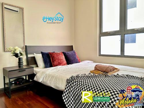 Cama o camas de una habitación en Silver Scape Residence Melaka Raya By Heystay Management