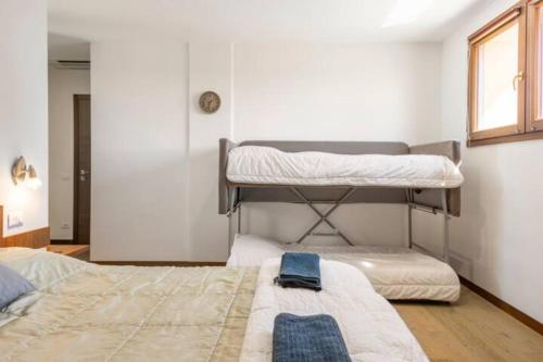 a bedroom with two bunk beds and a window at AGRITURISMO DA LAURA in Povoletto