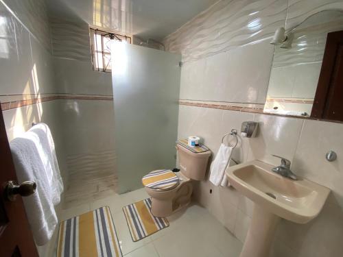 Koupelna v ubytování 4Dominican Rep, New Huge Modern 3Bedroms Apt- Transformer and inverter if the light goes off-The best choice 4 You