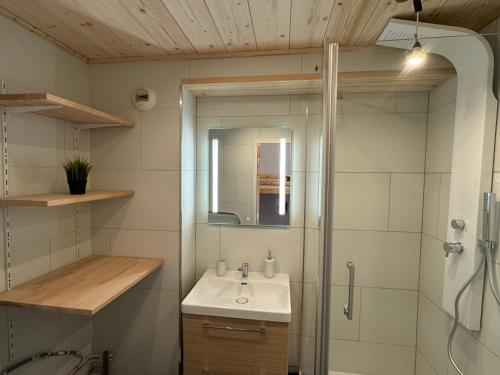 Koupelna v ubytování Studio 4 pers, linges et ménage inclus