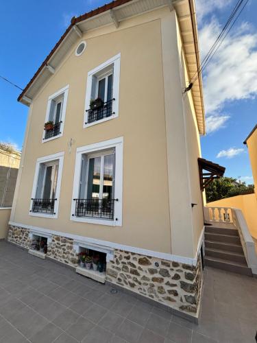 Photo de la galerie de l'établissement Studio équipe tout neuf, à Sannois