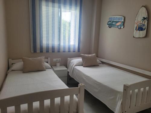 Posteľ alebo postele v izbe v ubytovaní Novo Sancti Petri - Playa, Piscina, Golf y Relax