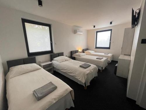 A bed or beds in a room at VILLA HALINTON