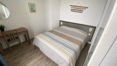Postel nebo postele na pokoji v ubytování Ile de Ré - Proche plage - Hammam - Sauna - Piscine - 4 personnes