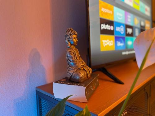 TV a/nebo společenská místnost v ubytování PSApartment am Pfälzer Wald nähe Outlet Center Zweibrücken