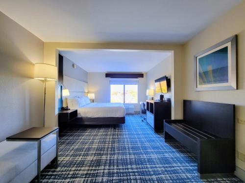Postel nebo postele na pokoji v ubytování Holiday Inn - Belcamp - Aberdeen Area, an IHG Hotel