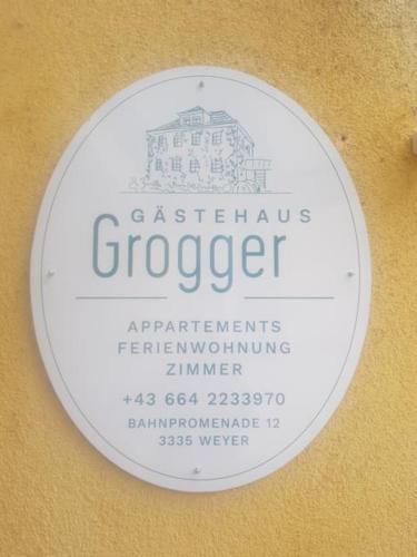 a sign on the side of a building on a wall at Gästehaus Grogger in Weyer Markt