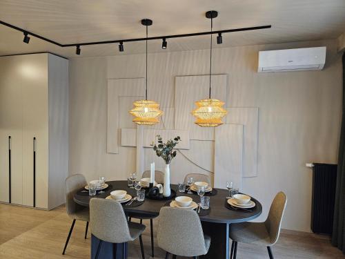 a dining room with a black table and chairs at Apartament Ogrodowa in Łódź