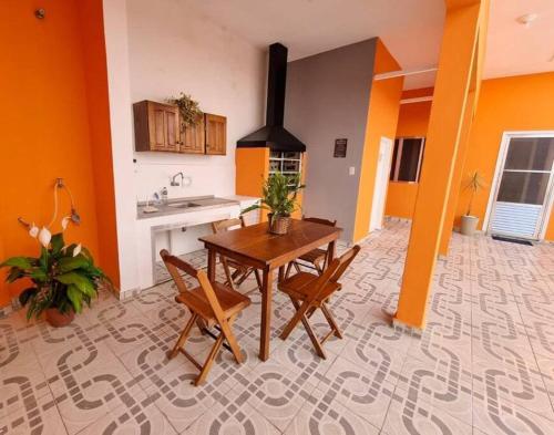 Φωτογραφία από το άλμπουμ του No Centro a 3 min da praia, Pet Friendly e Wi Fi σε Peruibe