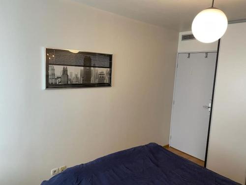 a bedroom with a bed and a window at Room cosycosy in Clichy
