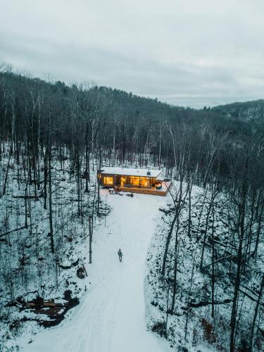 Luxury Scandinavian Retreat in Mont Tremblant with Spa