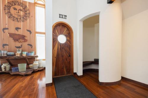 Imagen de la galería de Seaside Art Gallery Loft Inspire Your Creativity with Breathtaking Views!, en Half Moon Bay