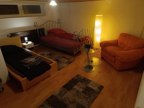 Atpūtas zona naktsmītnē Apartment Untergeschoß, 24 H Check-in,Tv,Internet,Küche, Bad, 2 Guest, freeparking,im Keller, VIP Shuttle Service