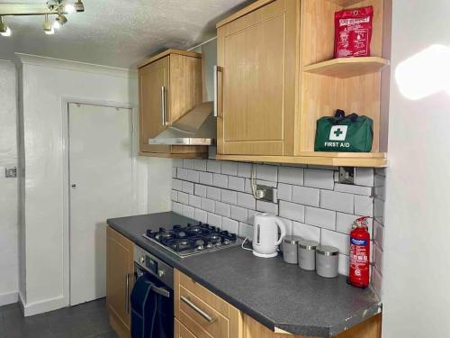 Dapur atau dapur kecil di Home In Medway Chatham