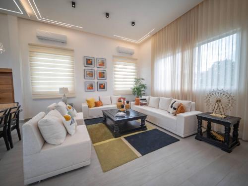 Posezení v ubytování Luxurious Brand New Villa With 5 Br In Sosua