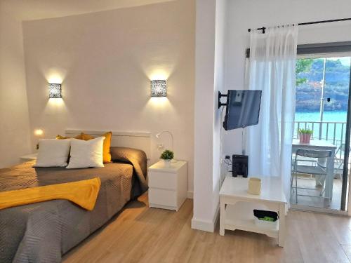 Ένα ή περισσότερα κρεβάτια σε δωμάτιο στο Relax Beachfront Vistas al Mar Studio in Tenerife