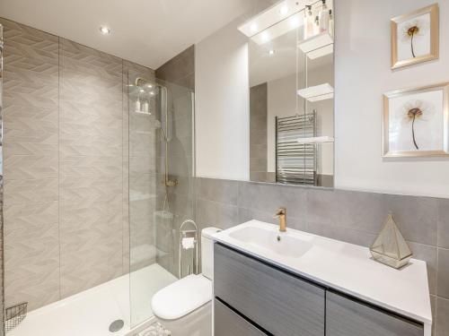 a bathroom with a sink and a shower and a toilet at Foremans Cottage in Skidby