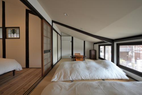 Posteľ alebo postele v izbe v ubytovaní Takeya Tenmangu