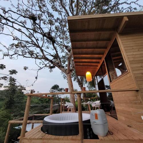 Kuyana Glampingにあるバルコニーまたはテラス