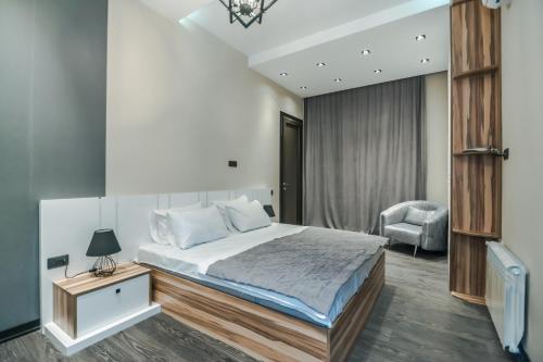 Ένα ή περισσότερα κρεβάτια σε δωμάτιο στο Center Nizami Street VIP Apartment & Villa