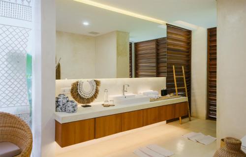 Phòng tắm tại EMHILL Estate Lombok