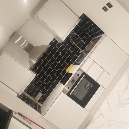 an overhead view of a kitchen with black tile at Bakus Executive Suite in Abbey Wood