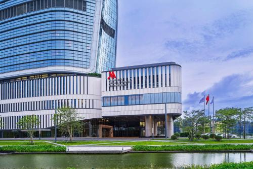 a large building with a m logo on it at Zhuhai Marriott Hotel Jinwan in Zhuhai