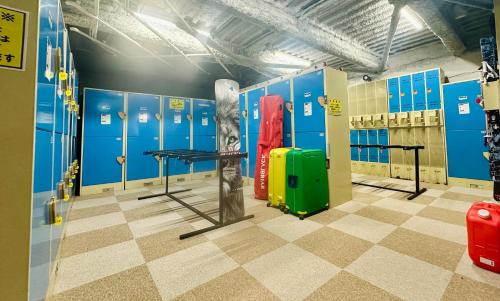 a locker room with a bunch of suitcases at 雪场缆车站旁 Hotel Justice-Ski IN Ski OUT-独立卫浴 in Seki