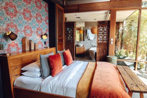 Postel nebo postele na pokoji v ubytování Sticky Rice Villas