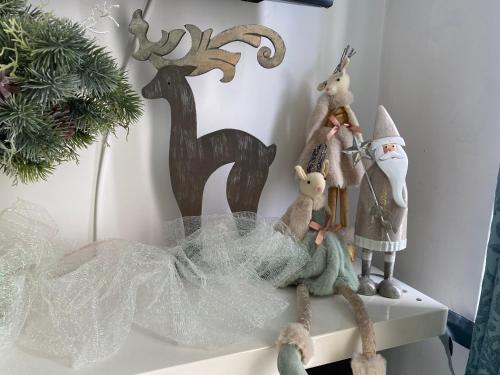 a shelf with some stuffed animals and a christmas tree at Blue light ultracentral in Craiova
