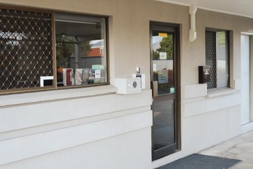 a store front with two windows at Porky's Motel Rockhampton in Rockhampton
