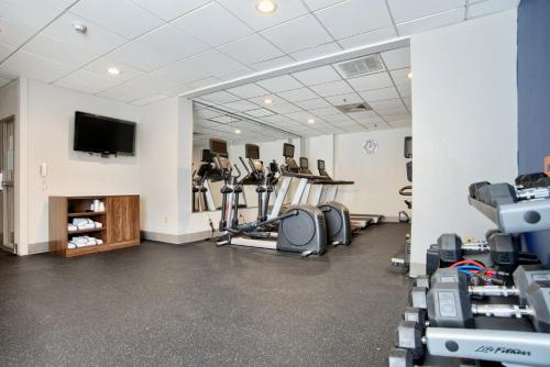 Fitness centrum a/nebo fitness zařízení v ubytování Holiday Inn Express & Suites - Mobile - I-65 by IHG
