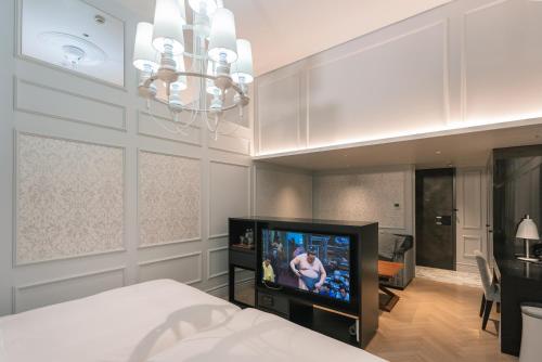 a bedroom with a bed and a flat screen tv at Y11 azabu hotel by Mrt in Tokyo